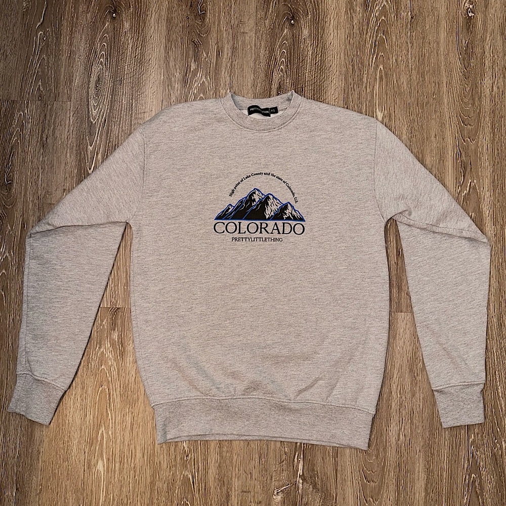 prettylittlething grey women’s crewneck size xs